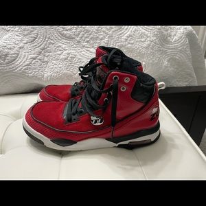 Used Zumba Hello Kitty 8.5 shoes